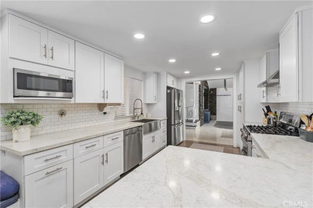 6125 Clarendon Court, Riverside, CA 92506
