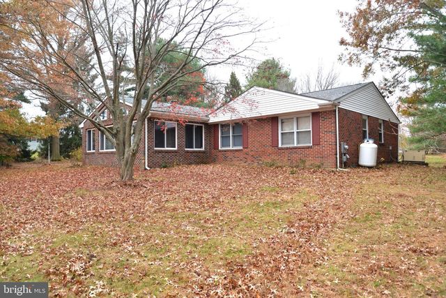 208 FAGGS MANOR RD, Cochranville, PA 19330