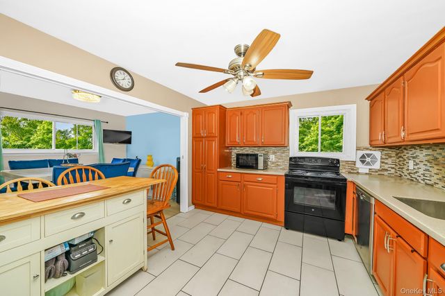 9 Hamlin Avenue, West Babylon, NY 11704