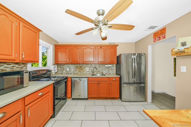 9 Hamlin Avenue, West Babylon, NY 11704