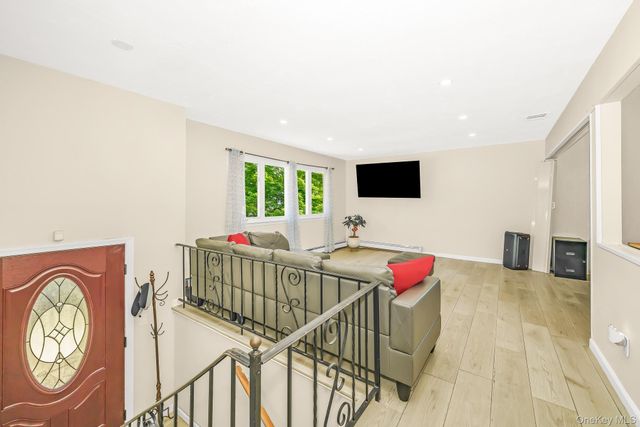 9 Hamlin Avenue, West Babylon, NY 11704