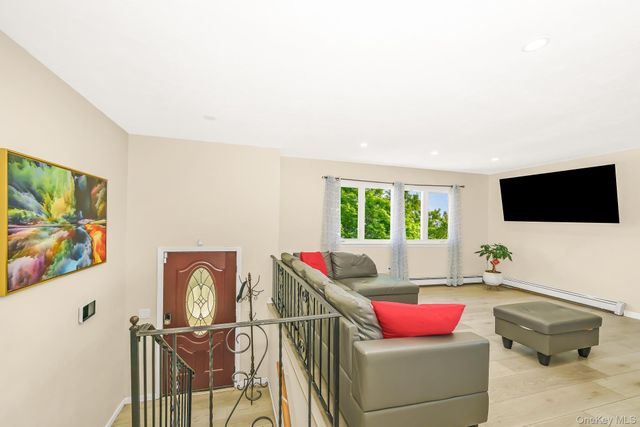 9 Hamlin Avenue, West Babylon, NY 11704