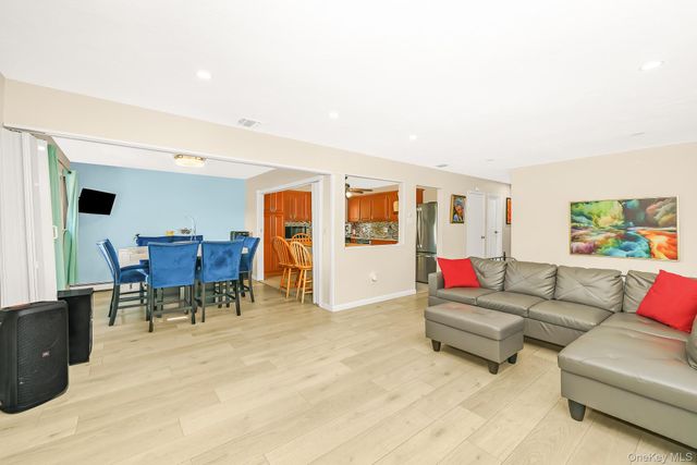 9 Hamlin Avenue, West Babylon, NY 11704
