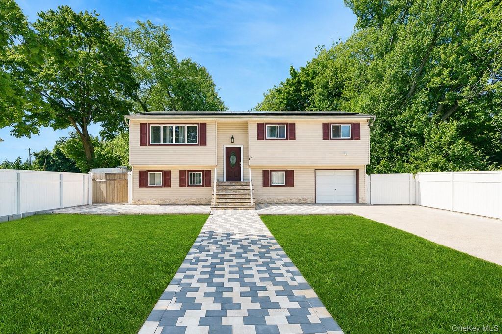 9 Hamlin Avenue, West Babylon, NY 11704