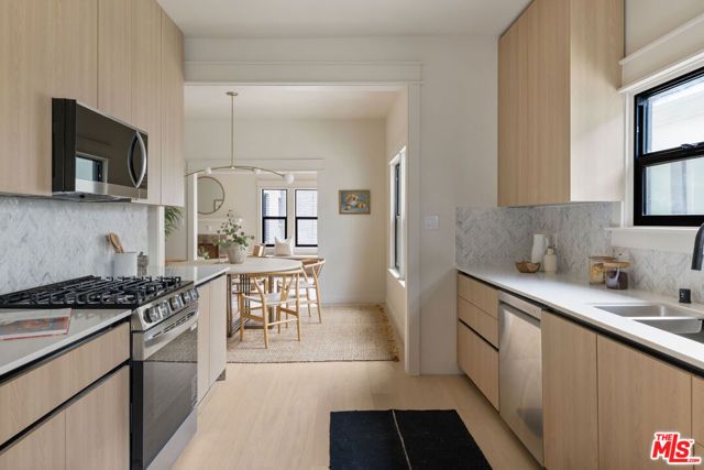 1404 S Wilton Place, Los Angeles, CA 90019