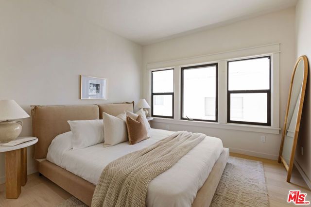 1404 S Wilton Place, Los Angeles, CA 90019