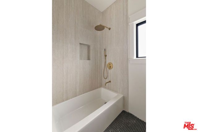 1404 S Wilton Place, Los Angeles, CA 90019