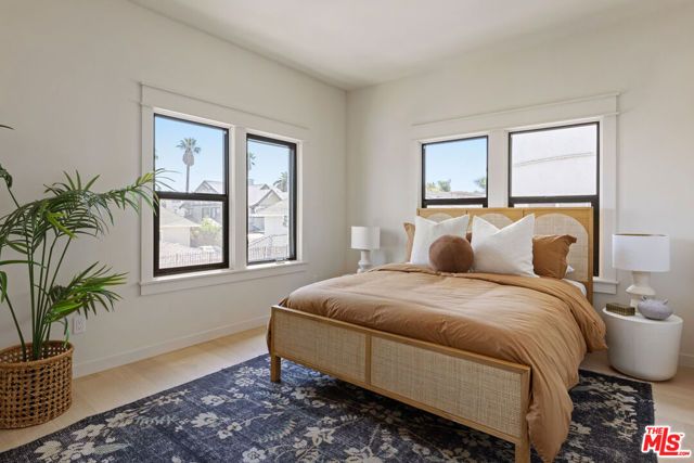 1404 S Wilton Place, Los Angeles, CA 90019