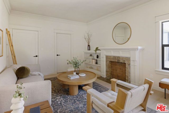 1404 S Wilton Place, Los Angeles, CA 90019