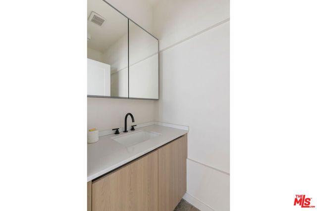 1404 S Wilton Place, Los Angeles, CA 90019