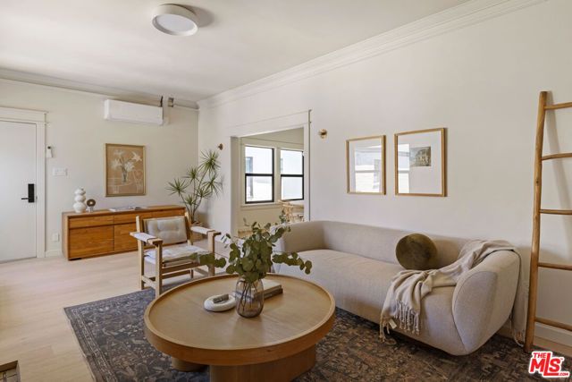 1404 S Wilton Place, Los Angeles, CA 90019