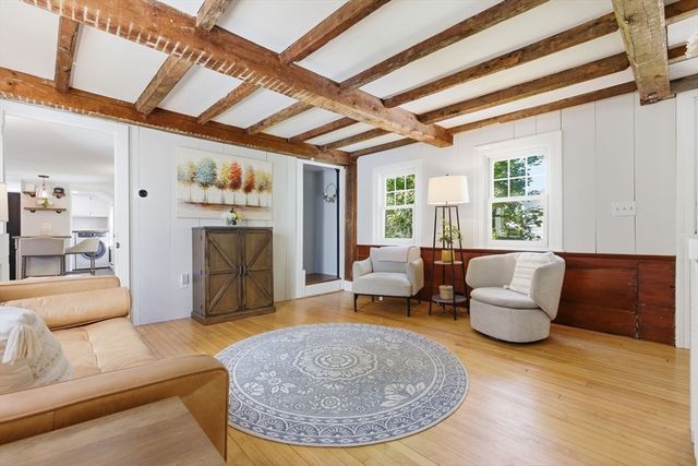 51 Grove St, Reading, MA 01867