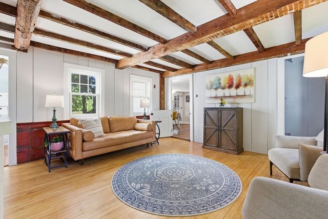 51 Grove St, Reading, MA 01867