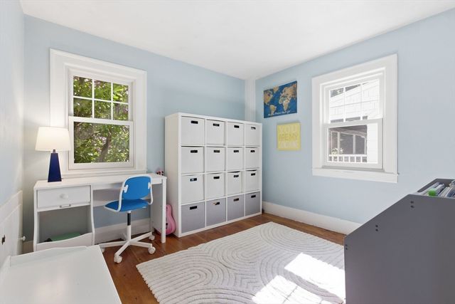 51 Grove St, Reading, MA 01867