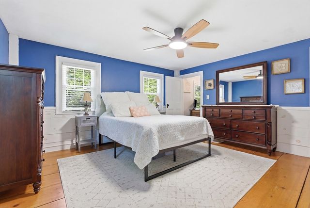51 Grove St, Reading, MA 01867