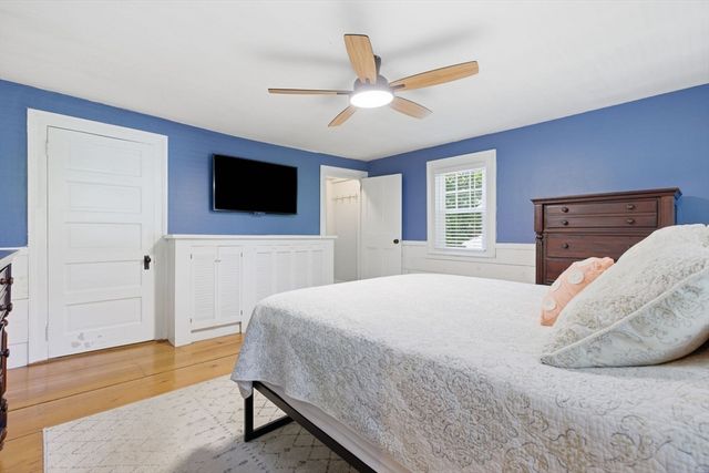 51 Grove St, Reading, MA 01867