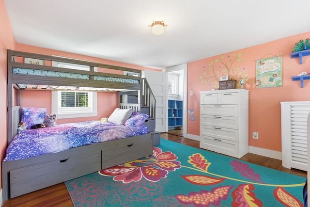 51 Grove St, Reading, MA 01867