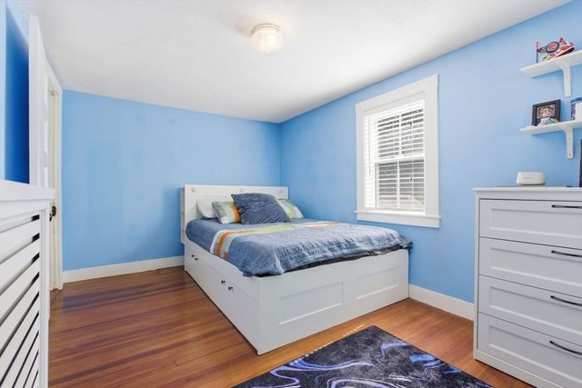 51 Grove St, Reading, MA 01867