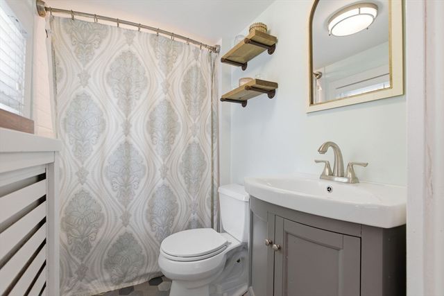 51 Grove St, Reading, MA 01867