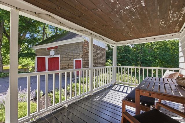 51 Grove St, Reading, MA 01867