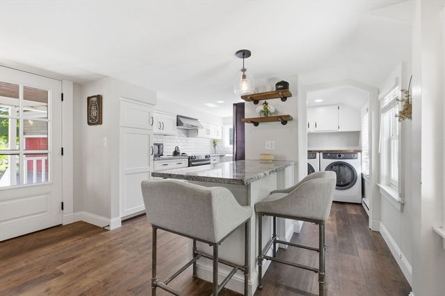 51 Grove St, Reading, MA 01867