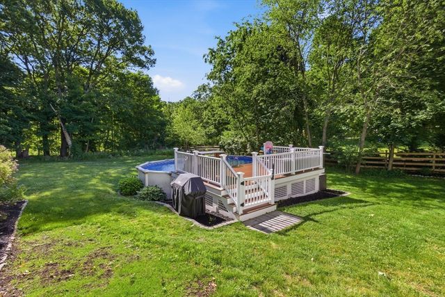 51 Grove St, Reading, MA 01867