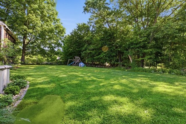 51 Grove St, Reading, MA 01867
