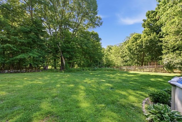 51 Grove St, Reading, MA 01867