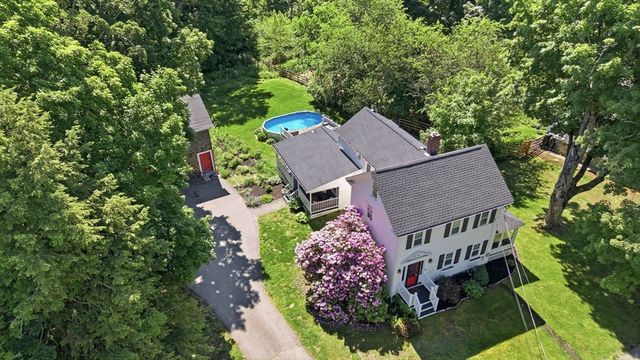 51 Grove St, Reading, MA 01867