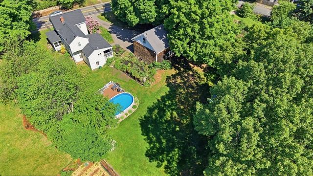 51 Grove St, Reading, MA 01867