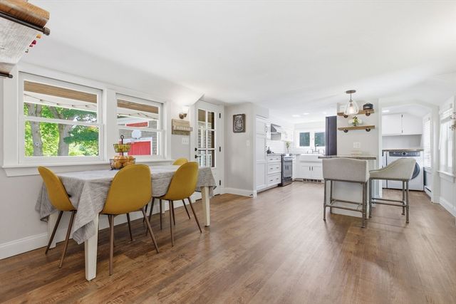51 Grove St, Reading, MA 01867