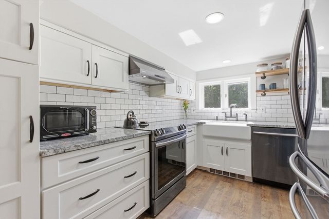 51 Grove St, Reading, MA 01867