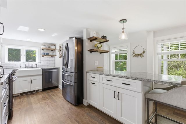 51 Grove St, Reading, MA 01867