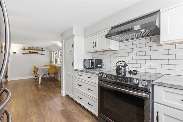 51 Grove St, Reading, MA 01867