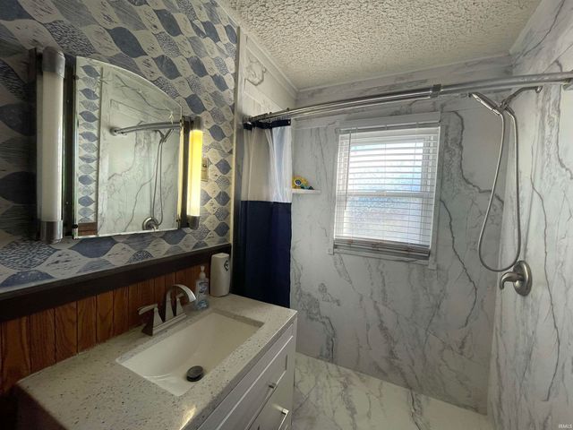 2715 E 14th Street, Muncie, IN 47302