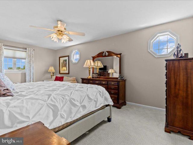 710 ROBERT ST, Mechanicsburg, PA 17055