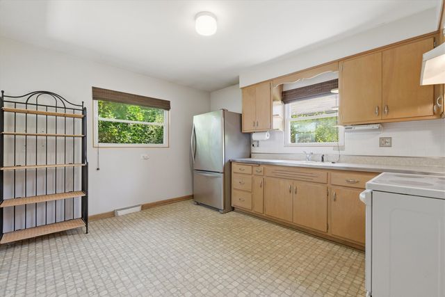 13 S School Street, Mount Prospect, IL 60056