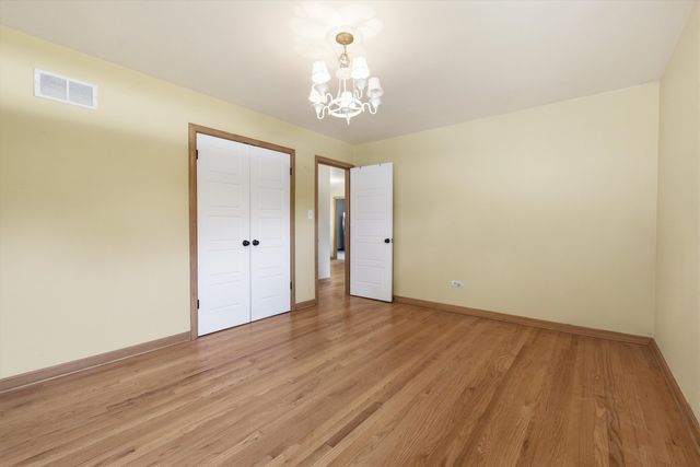 13 S School Street, Mount Prospect, IL 60056