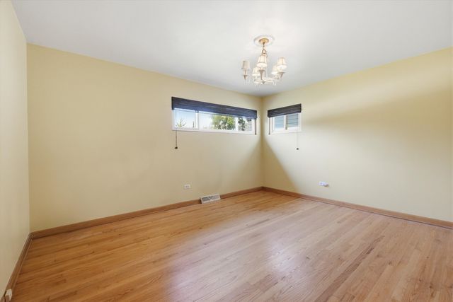 13 S School Street, Mount Prospect, IL 60056
