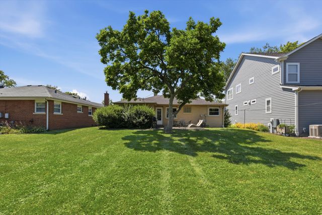 13 S School Street, Mount Prospect, IL 60056