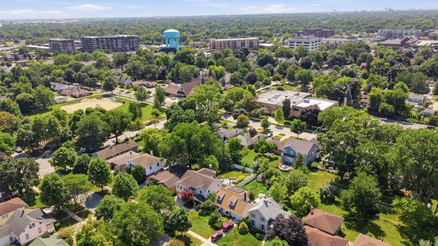 13 S School Street, Mount Prospect, IL 60056