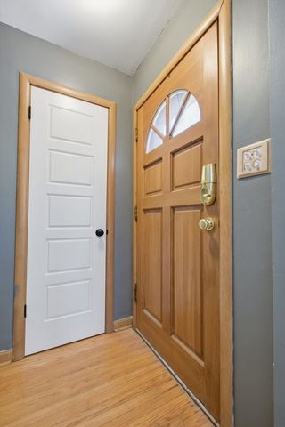 13 S School Street, Mount Prospect, IL 60056