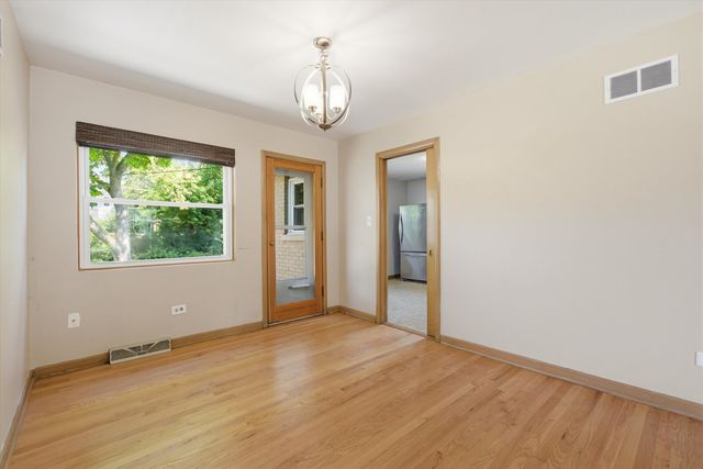 13 S School Street, Mount Prospect, IL 60056
