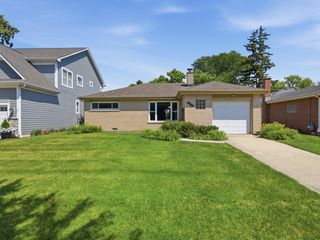 13 S School Street, Mount Prospect, IL 60056