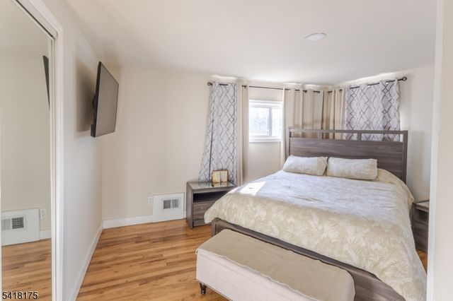 29 Arden St, Franklin Twp., NJ 08873