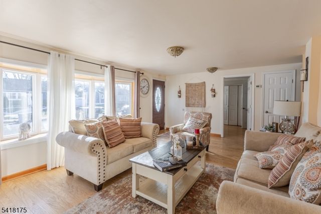 29 Arden St, Franklin Twp., NJ 08873