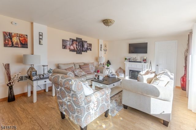 29 Arden St, Franklin Twp., NJ 08873