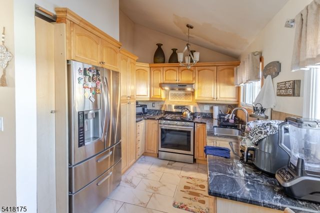 29 Arden St, Franklin Twp., NJ 08873