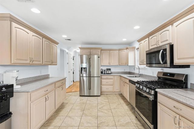276 Hudson Avenue, Freeport, NY 11520