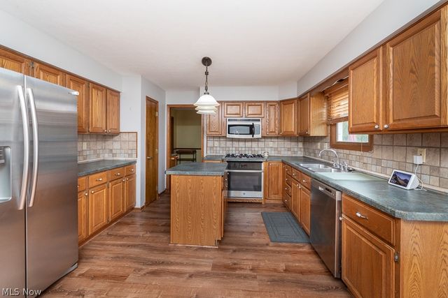 595 Montgomery Drive, Brunswick, OH 44212